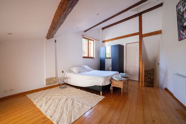 1 bedroom, WiFi, bed sheets