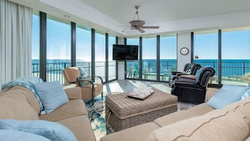 Condo, 3 Bedrooms | Living area