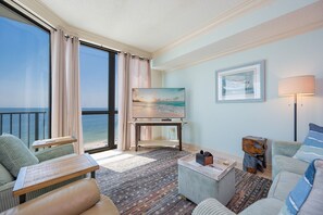 Condo, 2 Bedrooms | Living area