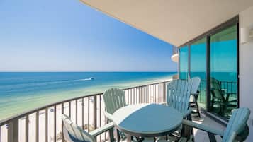 Condo, 2 Bedrooms | Property grounds