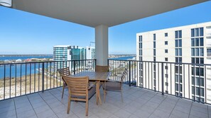Condo, 2 phòng ngủ | Khu ẩm thực ngoài trời