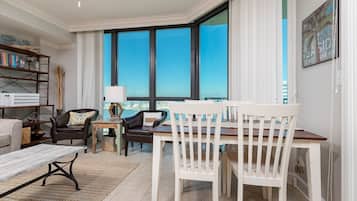 Condo, 2 Bedrooms | Interior