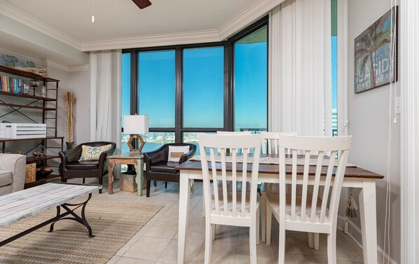 Condo, 2 quartos | Parte interna