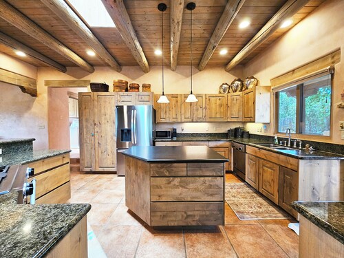 Upscale Serenity with 360 Views- Mini Split AC great indoor/outdoor space