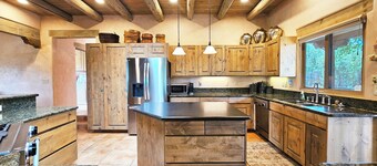 Upscale Serenity with 360 Views- Mini Split AC great indoor/outdoor space