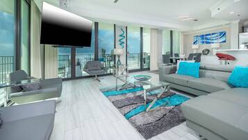 Condo, 3 quartos | Área de estar