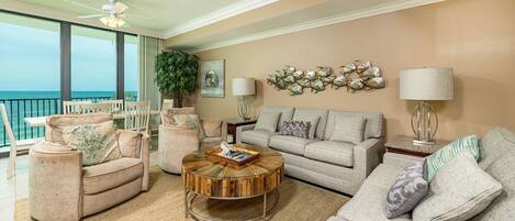 Condo, 3 Bedrooms | Living area