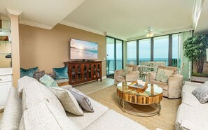 Condo, 3 Bedrooms | Living area