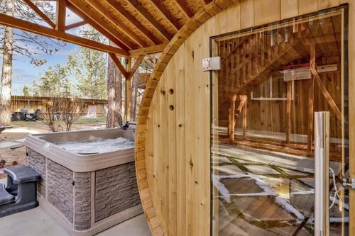 Mountain View Manor | 7BR · Hot Tub · Barrel Sauna