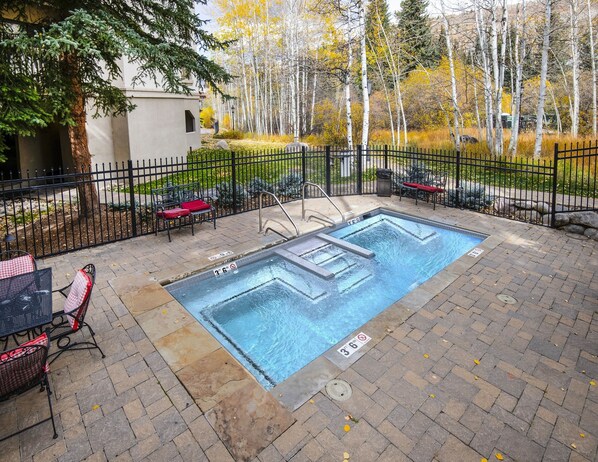 Appart'hôtel, 2 chambres | Piscine