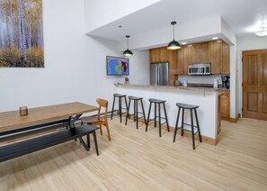 Apartment, 2 Schlafzimmer | Speisen