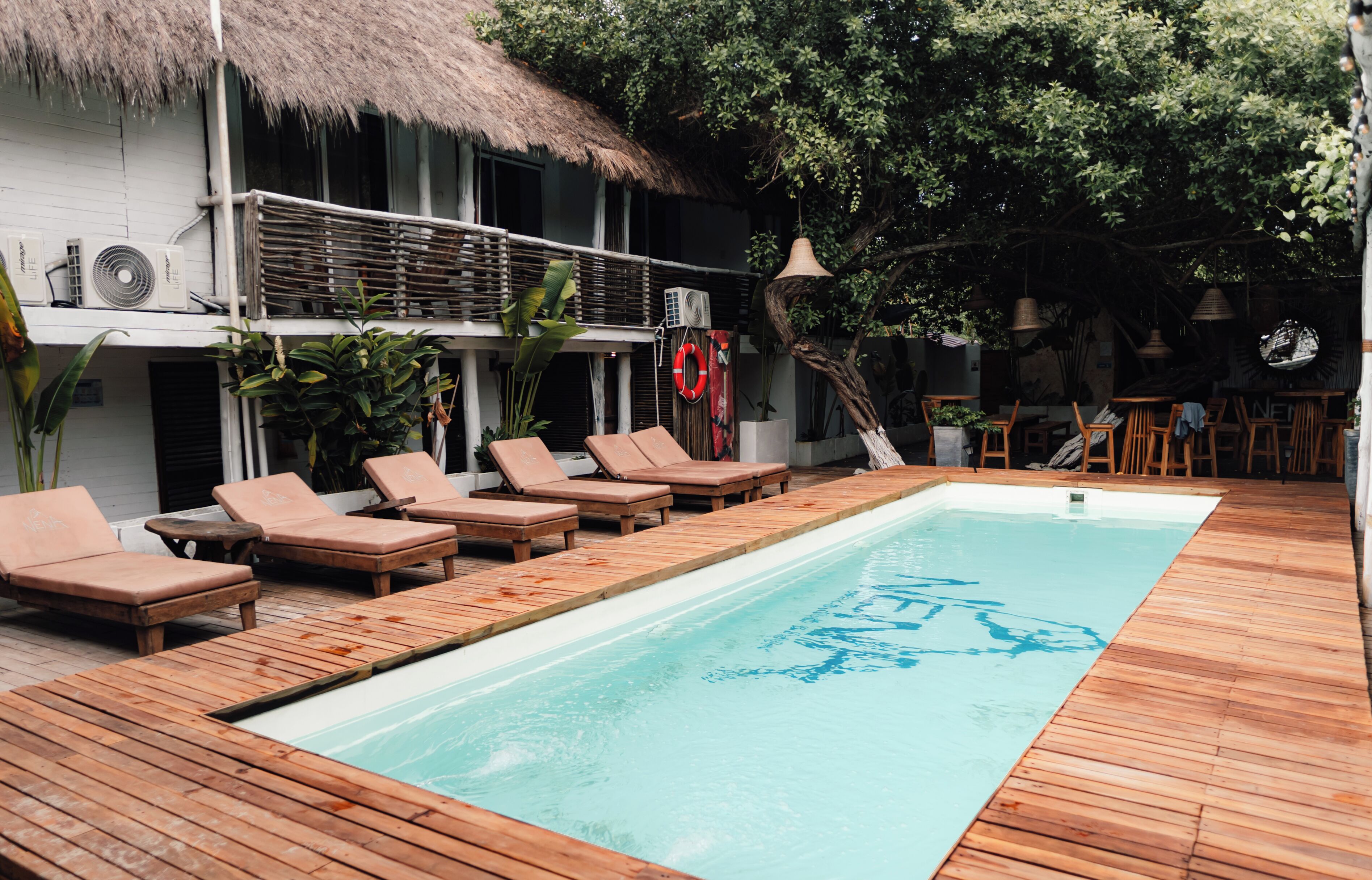 Ulkouima-allas avoinna 9.00–10.30, aurinkotuoleja