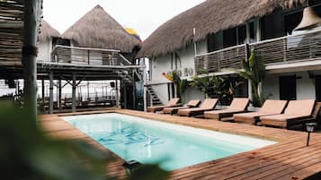 Outdoor pool, open 9:00 AM to 10:30 AM, sun loungers