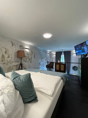 1 bedroom, desk, iron/ironing board, free WiFi