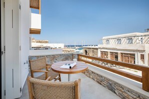 Outdoor dining - Kythnos Blue - Suite 1 Sea View, Walk to the beach (Loutra)