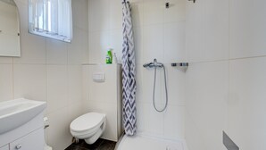 A modern bathroom with a toilet, shower, and sink. - Holiday Studio With Balcony, Gaski (Mielno)