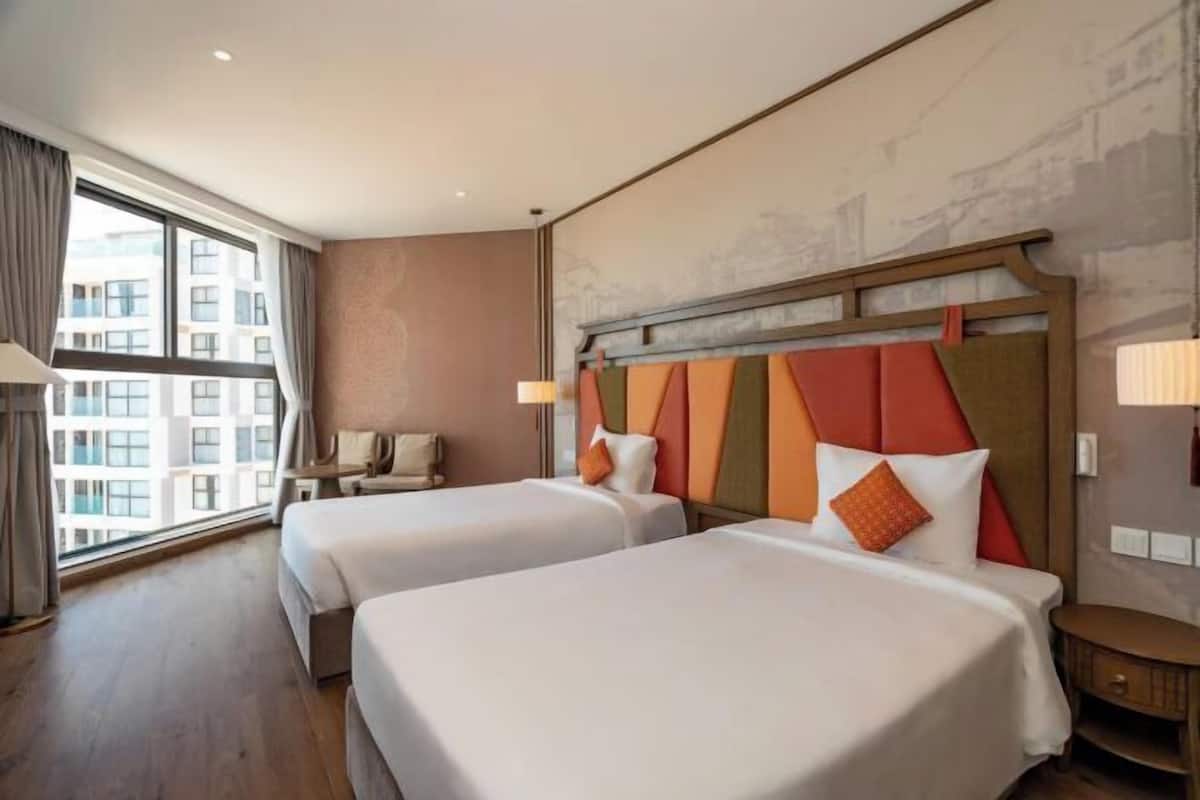 Individually furnished, desk, laptop workspace, soundproofing