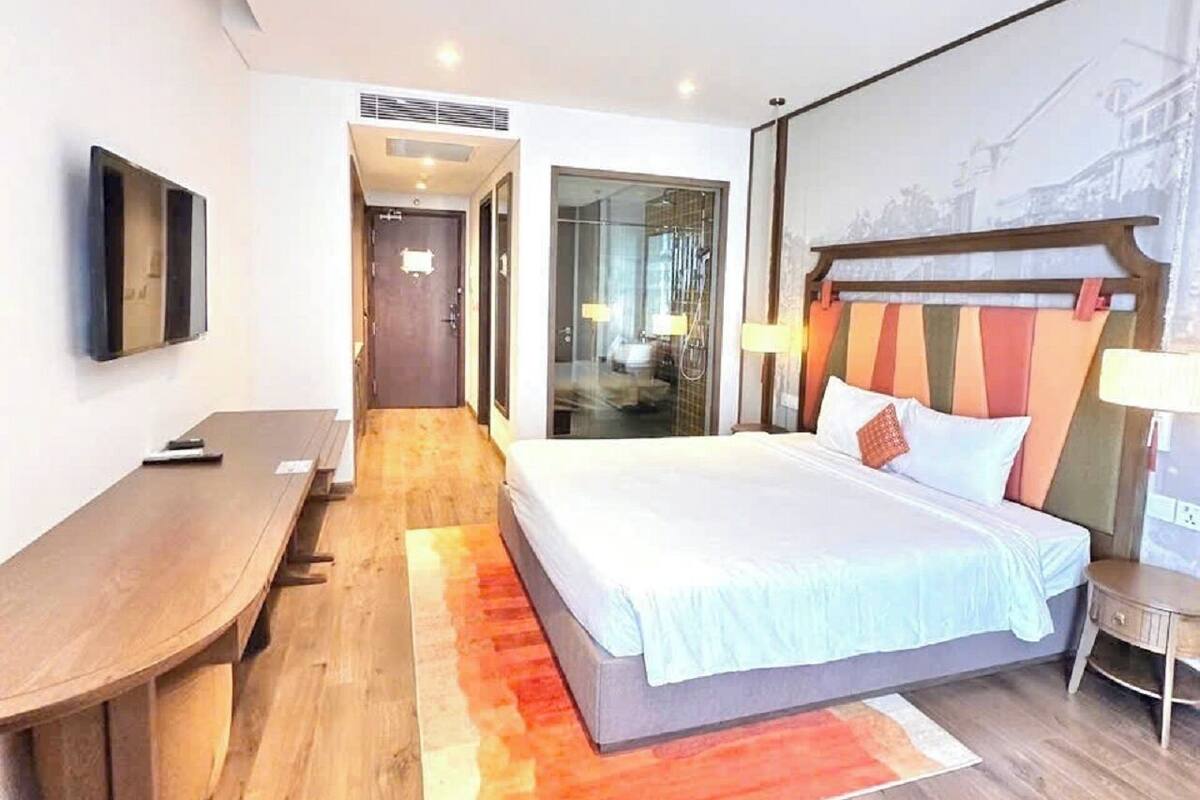 Standard Studio, 1 Bedroom | Minibar, individually furnished, desk, laptop workspace