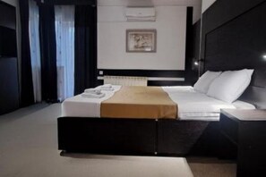 1 bedroom, desk, soundproofing, iron/ironing board - Citadela Suites - Free Parking (Sarajevo)