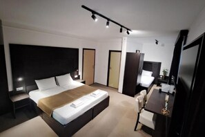 1 bedroom, desk, soundproofing, iron/ironing board - Citadela Suites - Free Parking (Sarajevo)