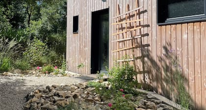 House 10min from Cahors in the heart of the woods with swimming pool