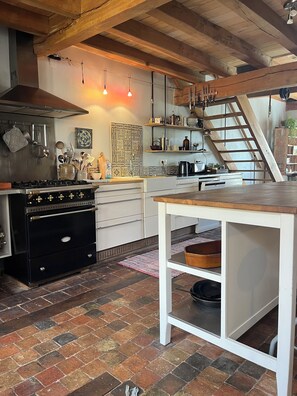 Oven, stovetop, dishwasher