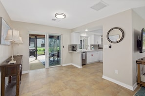 KĂŒhlschrank, Mikrowelle, Ofen, Herdplatte