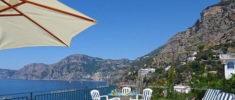 Dobbelt- eller tomannsrom – deluxe, sjøutsikt | Terrasse/patio