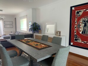 Dining - Villa Luxsomar (Charneca de Caparica)