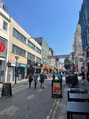 Point of interest - Sevenstay Bold St Apt 13 (Merseyside)