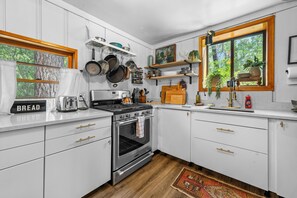 Refrigerador, microondas, horno, placa de cocina
