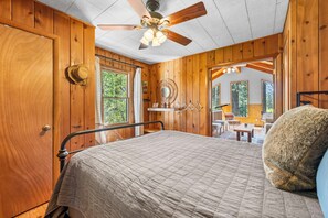 3 bedrooms, desk, free WiFi, bed sheets