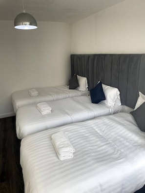 1 habitación, tabla de planchar con plancha, wifi y ropa de cama