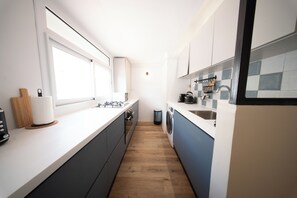 Micro-ondes, four, plaque de cuisson
