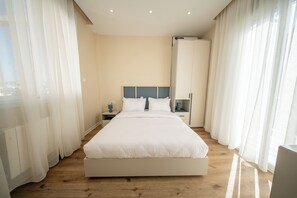2 bedrooms, iron/ironing board, WiFi, bed sheets