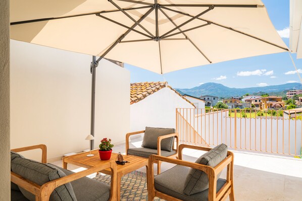 Terrace/patio - Room 'Longevity' with Private Terrace, Wi-Fi and Air Conditioning (Lotzorai)