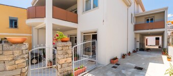 Room 'Longevity' with Private Terrace, Wi-Fi and Air Conditioning