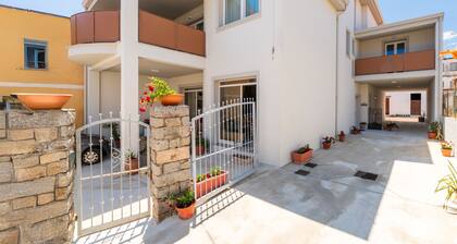 Room 'Longevity' with Private Terrace, Wi-Fi and Air Conditioning