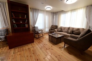 Library - Azhar Dahabiya Luxury Suites (Esna)