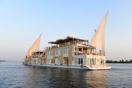 Exterior. Azhar Dahabiya Luxury Suites