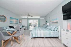 Smart TV - Beachfront Condo 123 in Downtown Cedar Key (Cedar Key)