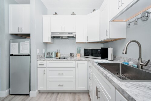 Condo 123 Cozy 1-bedroom condo in charming Cedar Key with WiFi, AC