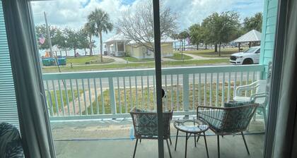 Condo 123 Cozy 1-bedroom condo in charming Cedar Key with WiFi, AC