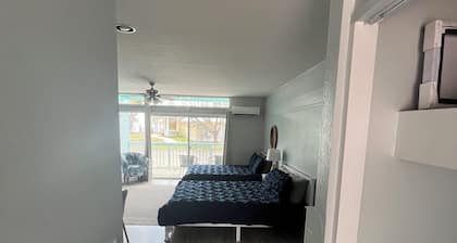 Unit 123 Cozy 1-bedroom condo in charming Cedar Key with WiFi, AC