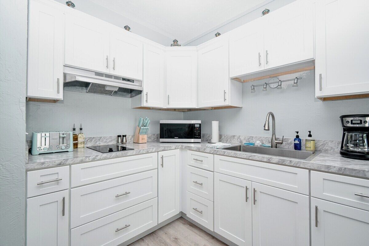 Fridge, microwave, coffee/tea maker, toaster