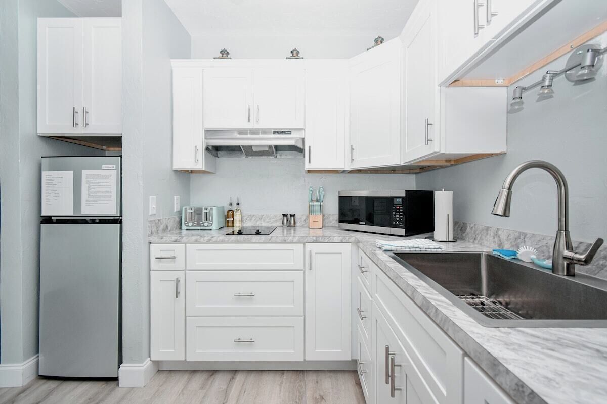 Fridge, microwave, coffee/tea maker, toaster