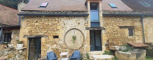 Rock shelter, independent single room