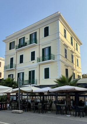 Exterior - Lovelace Holidays - One Bedroom Apartment, Sleeps 4 (Civitavecchia)