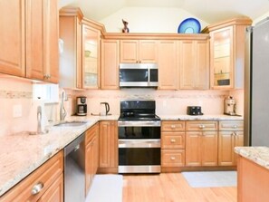 Fridge, microwave, stovetop, dishwasher