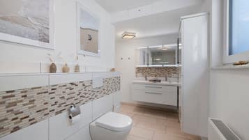 Ducha, secador de pelo, toallas